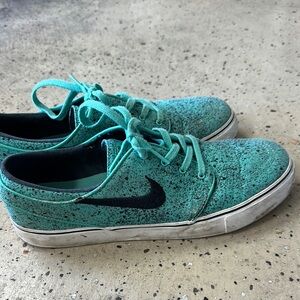 Nike Green and Black Casual Sneakers